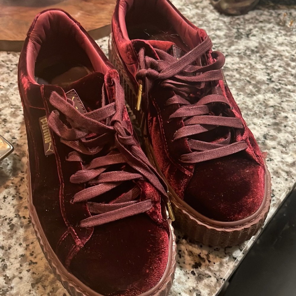 Plum crush velvet pumas